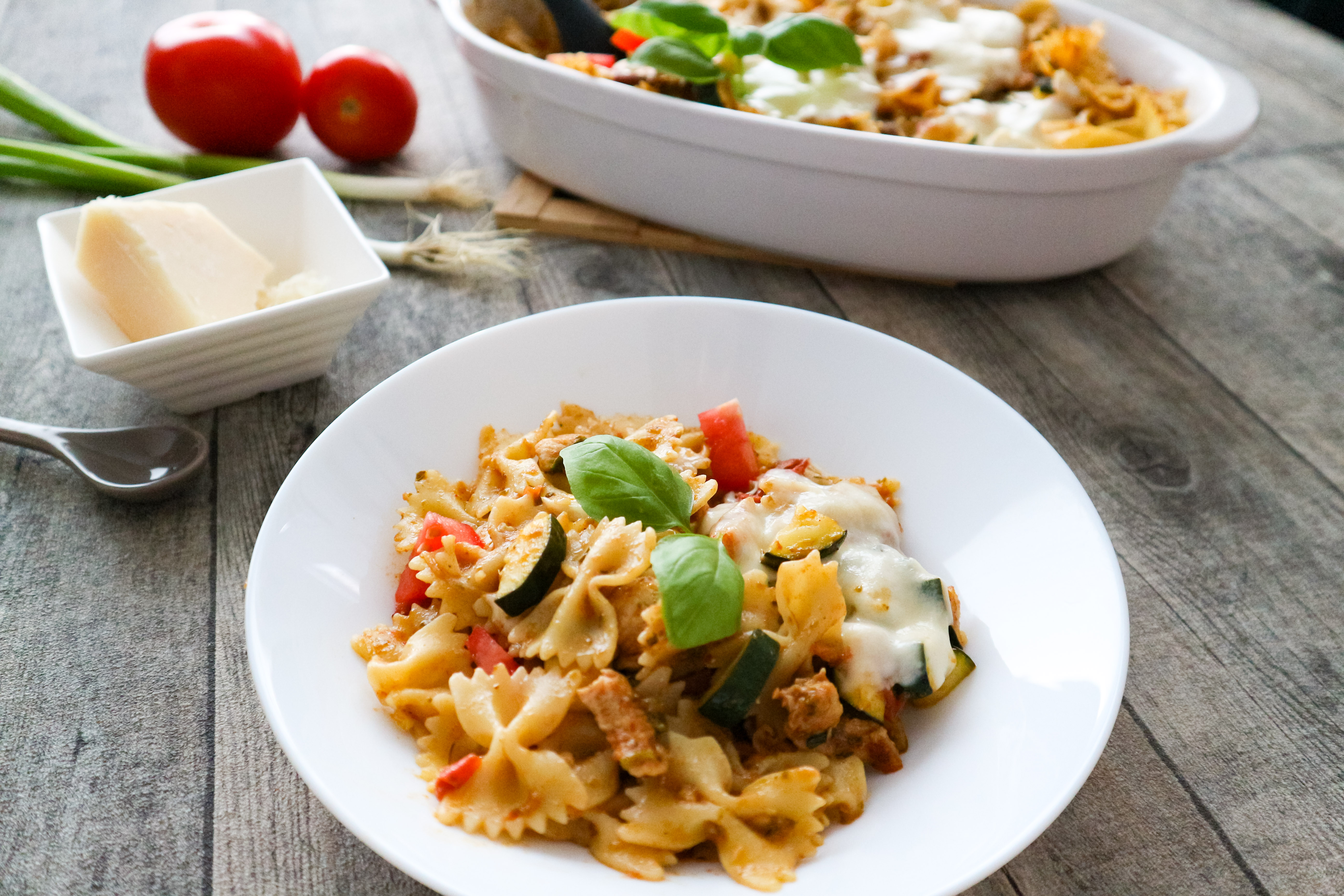 Tomaten Pesto Hahnchen Ragout Mit Uberbackenen Farfalle Aboutdina