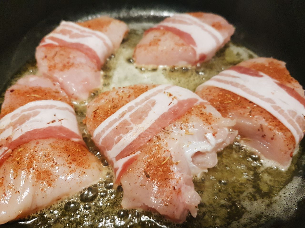 Hähnchenbrustfilet umwickelt mit Bacon in Frischkäsesoße – aboutdina